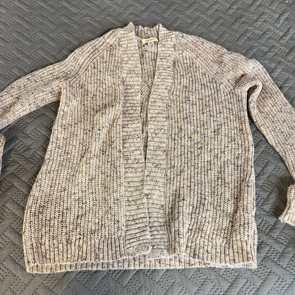 CUTE Sweater​​​​ - Picture 2 of 5